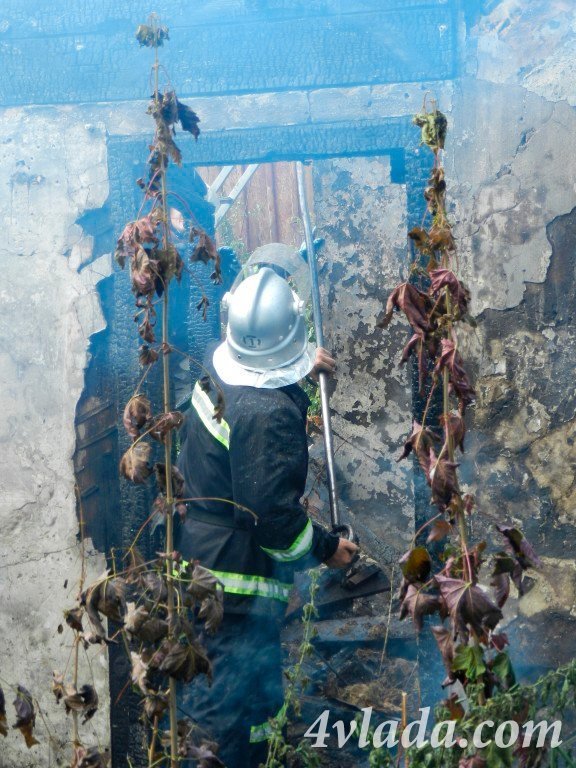 У Луцьку згорів будинок, де жили цигани. ФОТО