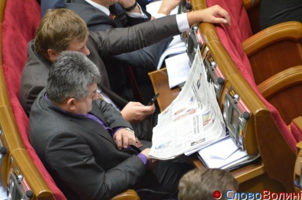 «Читанки» народних депутатів. ФОТО