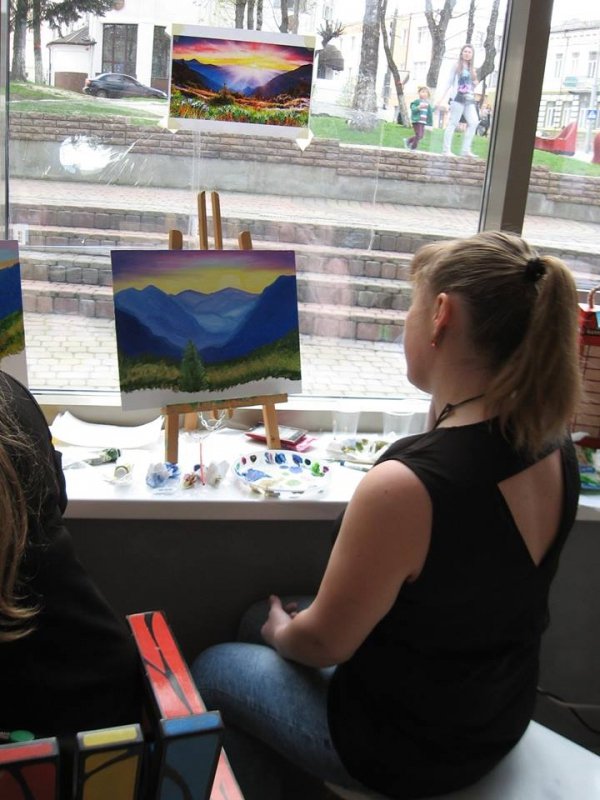 У Луцьку вчилися малювати за дві години. ФОТО