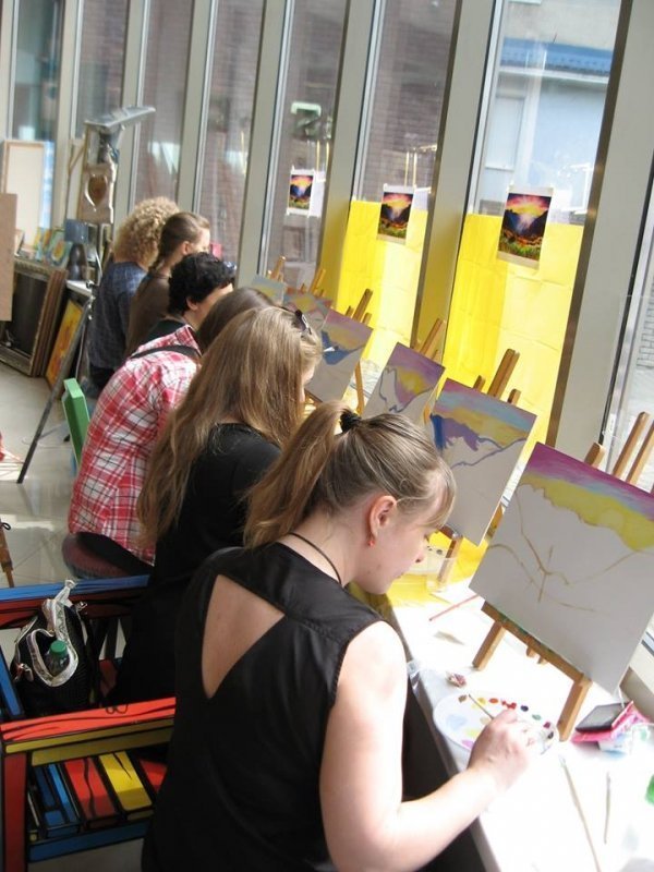 У Луцьку вчилися малювати за дві години. ФОТО