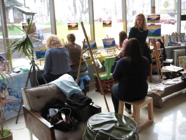 У Луцьку вчилися малювати за дві години. ФОТО