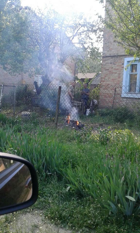 «Палять, палять і палять»: у Луцьку продовжують палити сміття. ФОТО