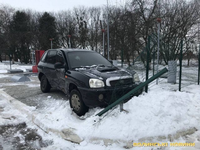 У Рованцях зіткнулись Audi і позашляховик Hyundai: постраждало троє людей. ФОТО