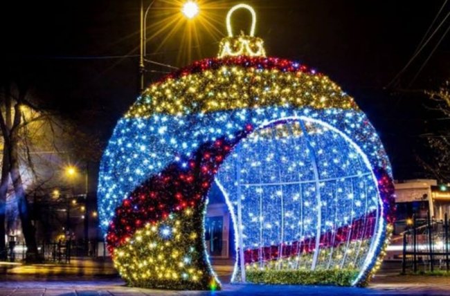 У центрі Луцька встановлять нову новорічну істаляцію