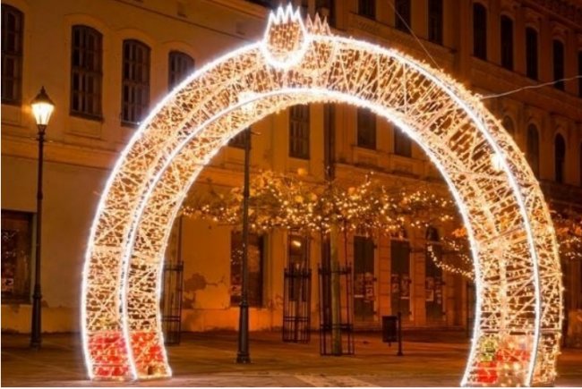 У центрі Луцька встановлять нову новорічну істаляцію