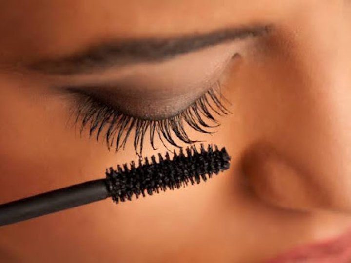 Туш для вій у щоденному макіяжі: що важливо знати перед покупкою