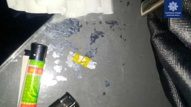 У Луцьку посеред вулиці зловили чоловіка з наркотиками