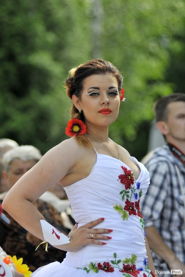 Парад наречених у Луцьку. ФОТО