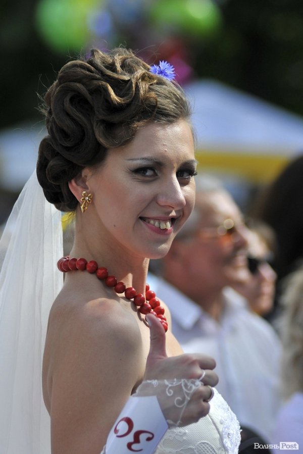 Парад наречених у Луцьку. ФОТО