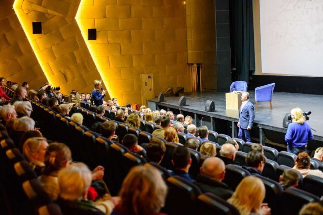 Про що лучани запитували в Андрія Покровського на відкритій зустрічі. ФОТО