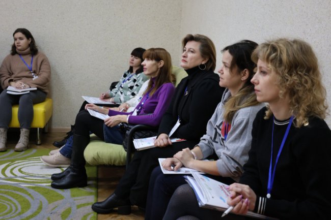 У Луцьку психологів та педагогів почали навчати лялькотерапії