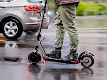 Гіроборди та електросамокати: в Україні може з’явитися нова категорія учасників дорожнього руху