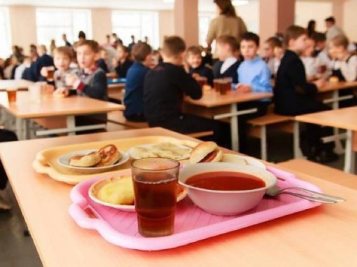 На роботу – вночі: як працюють при відключеннях світла їдальні у школах Луцька