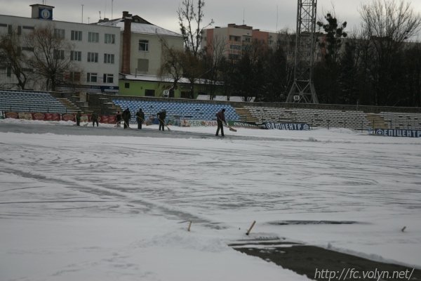 У Луцьку розморозили і «законсервували» стадіон