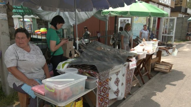 Печуть пампухи та облаштовують укриття: як готуються до туристичного сезону на Світязі. ВІДЕО