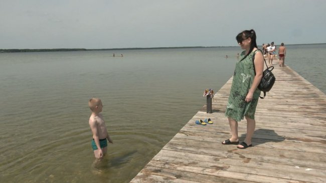 Печуть пампухи та облаштовують укриття: як готуються до туристичного сезону на Світязі. ВІДЕО