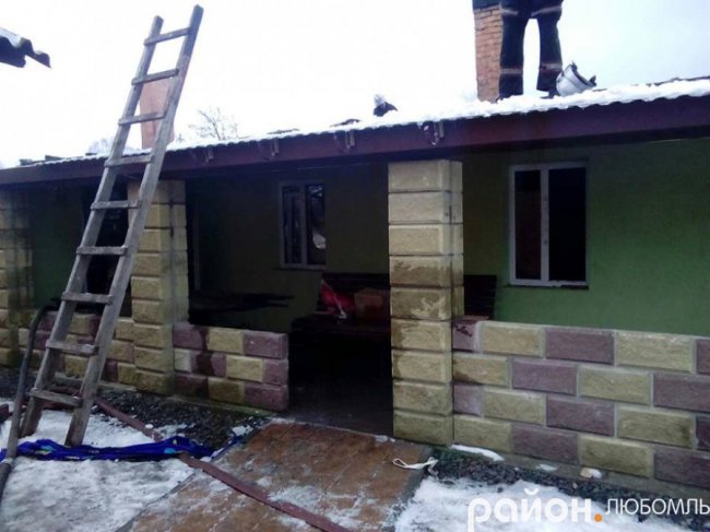 На Волині пожежа знищила новий будинок. ФОТО