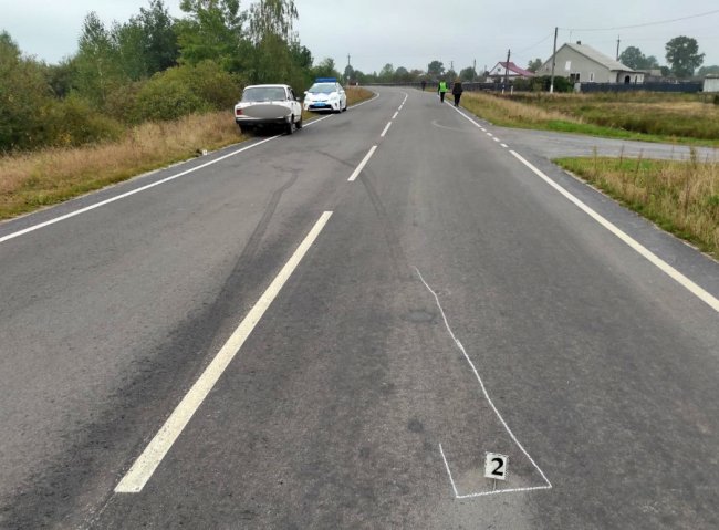 На Волині 15-річна мотоциклістка з 10-річним пасажиром врізалися в ВАЗ