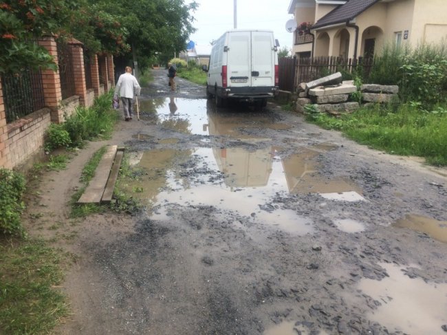 У Луцьку вулиця «не бачила» асфальту. ФОТО