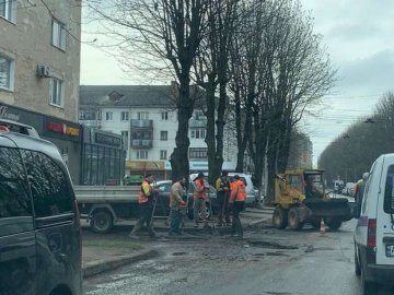 У Луцьку на одній із вулиць ускладнений рух через ремонт дороги