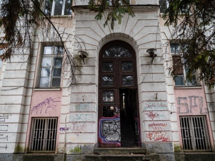 Реставрацію Будинку офіцерів не почали, бо немає дозволу Міністерства