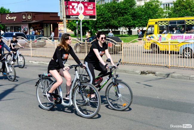 З дітками, собакою та у вишиванках: як лучани провели «Велодень-2019». ФОТО