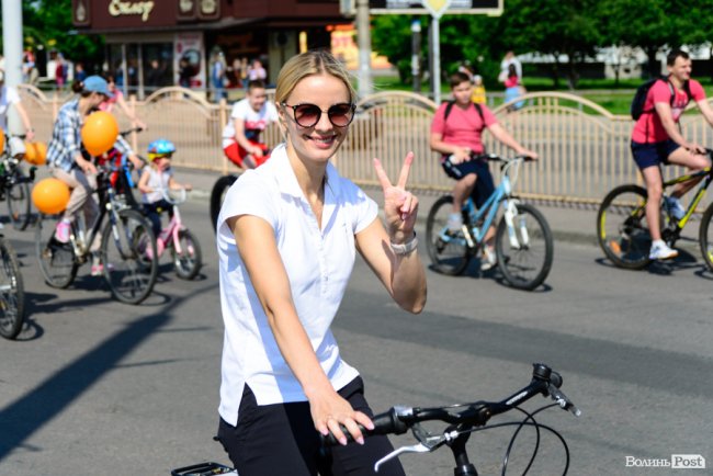 З дітками, собакою та у вишиванках: як лучани провели «Велодень-2019». ФОТО
