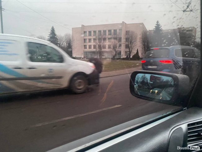У Луцьку на кільці – аварія. ФОТО