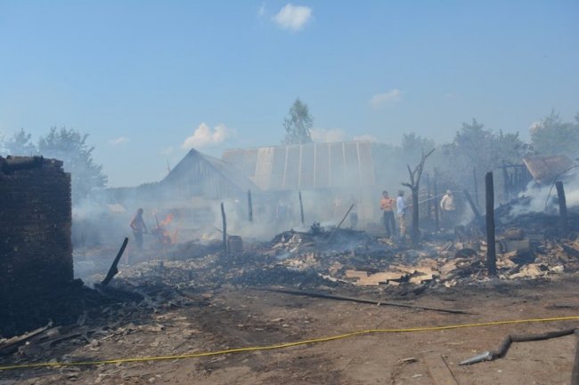 Під час пожежі на Волині постраждав рятувальник. ФОТО