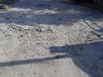 У Луцьку дощ розмив відремонтовану дорогу. ФОТО