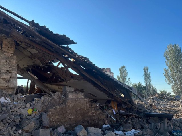 Росіяни вночі вдарили авіаційними бомбами по житловому кварталу на Запоріжжі. ФОТО