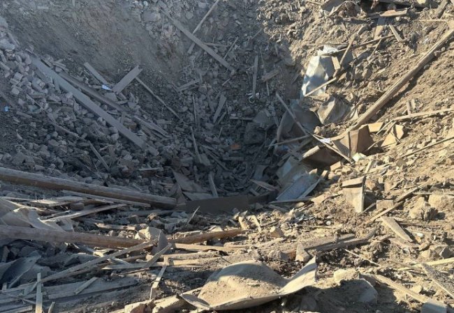 Росіяни вночі вдарили авіаційними бомбами по житловому кварталу на Запоріжжі. ФОТО