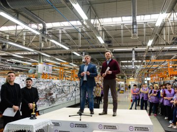 Нагорода – для найкращих: на заводі «Кромберг енд Шуберт» влаштували грандіозне вручення «Оскарів». ФОТО