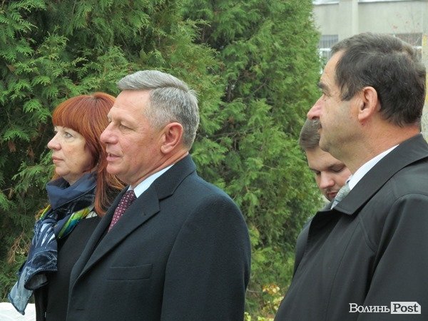 Дитяча поліклініка отримала дві нові «швидкі». ФОТО