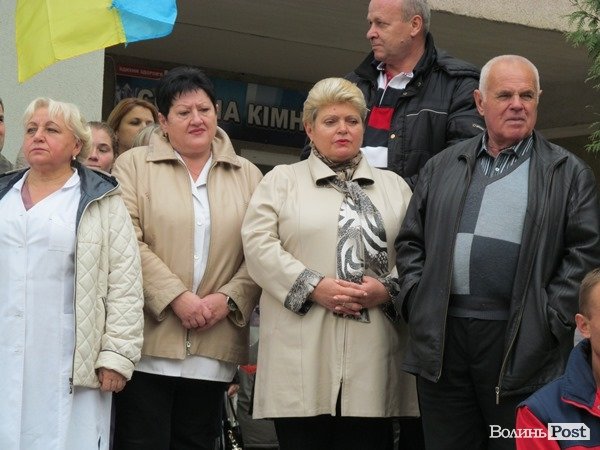 Дитяча поліклініка отримала дві нові «швидкі». ФОТО