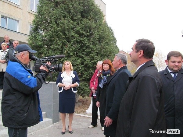 Дитяча поліклініка отримала дві нові «швидкі». ФОТО