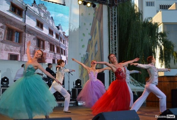 Лучан із Днем міста вітали ФлайzZzа, Мандри і Mad Heads