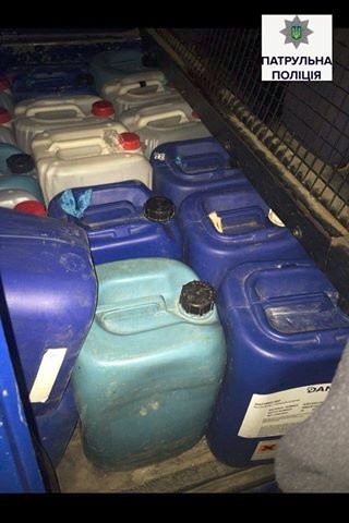 У Луцьку затримали водія, який перевозив 700 літрів спирту. ФОТО