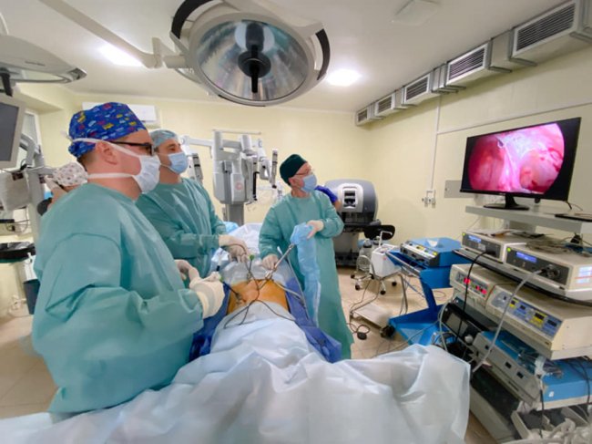 Дівчинка з Волині – перша дитина в Україні, яку прооперував робот-хірург. ФОТО