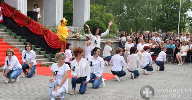 У стилі «кіно»: старовижівські учні оригінально «відгуляли» випускний. ФОТО