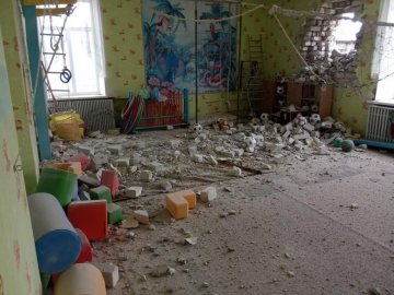 Війська РФ обстріляли Станицю Луганську: влучили в дитячий садок, дві співробітниці отримали контузії. ФОТО