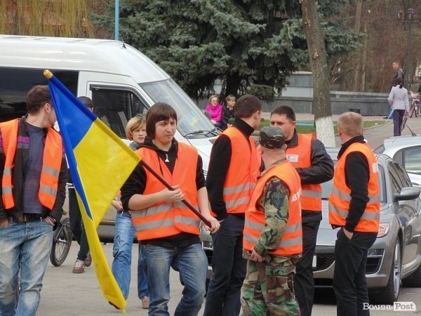 Шини, лампадки та «Правий сектор»: народне віче у Ковелі. ФОТО