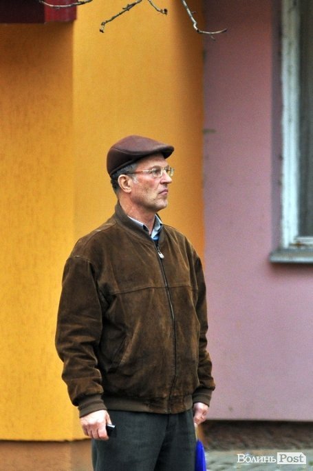 Люди на зупинках. БУДНІ МІСТА