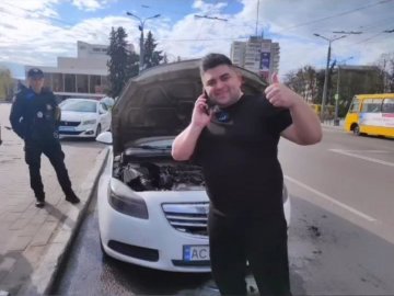 У центрі Луцька горіла автівка коміка з «Ліги сміху». ФОТО