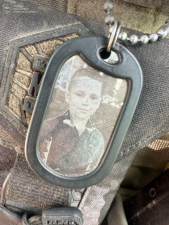 Воїн волинської бригади з передової читає своєму сину гуморески. ФОТО