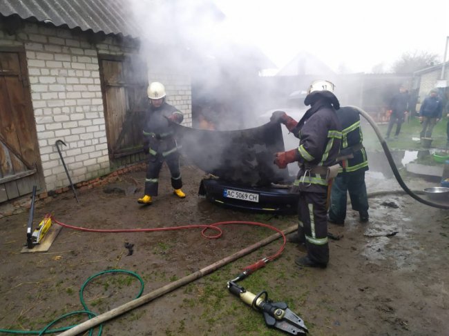 Днями на Волині горіли два автомобілі: опіки отримав один з водіїв