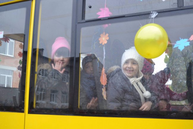 Громада під Луцьком отримала новий шкільний автобус