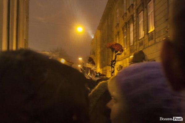 Прощання з Кузьмою у Львові: тисячі людей та останні оплески. ФОТО