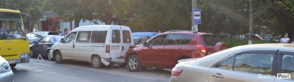 ДТП-«гармошка» у Луцьку: Тойота втаранила відразу три авто. ФОТО