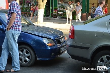 ДТП-«гармошка» у Луцьку: Тойота втаранила відразу три авто. ФОТО